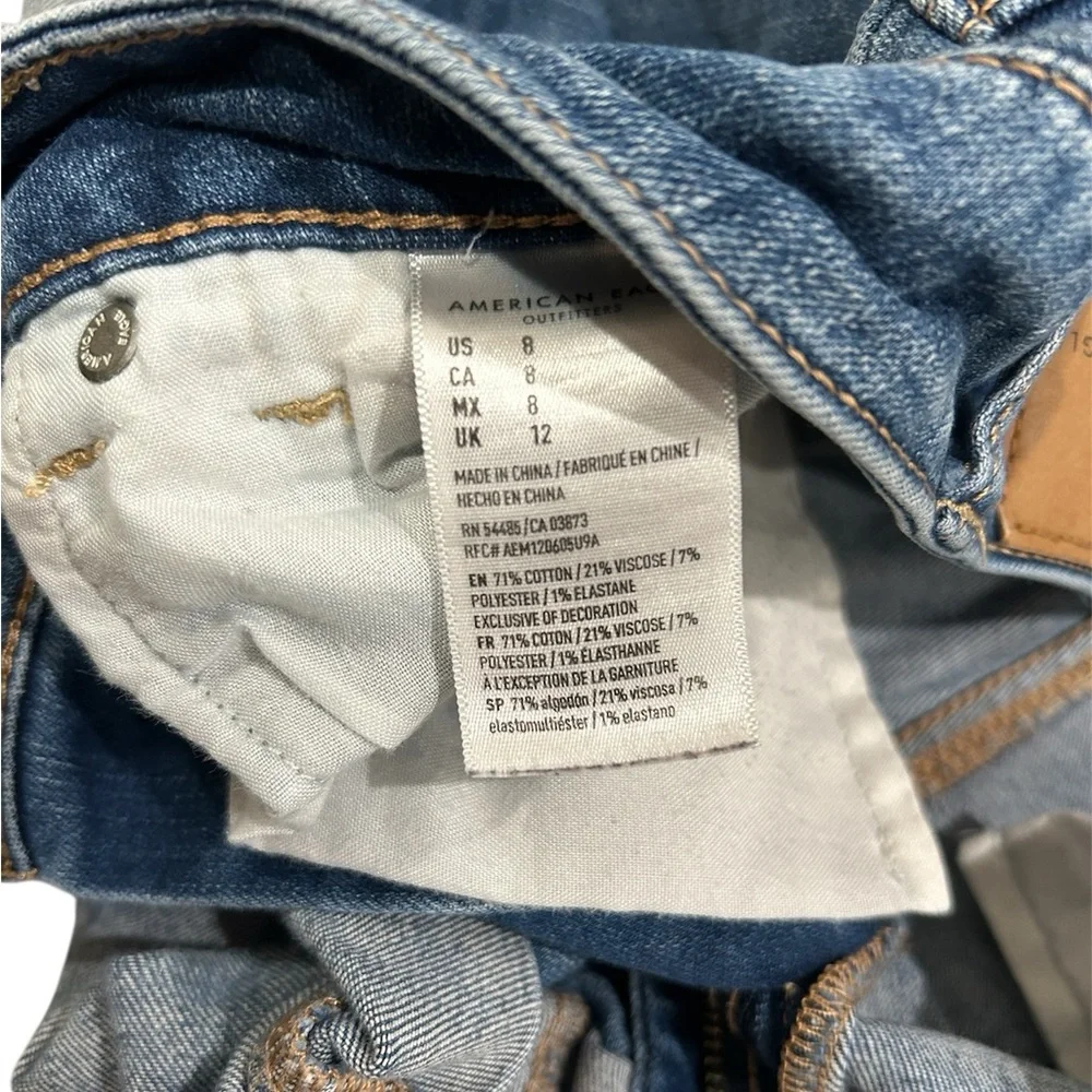 American Eagle Women’s Shorts Size 8 Distressed Dark Medium Wash Hi Rise Shortie - Picture 9 of 10